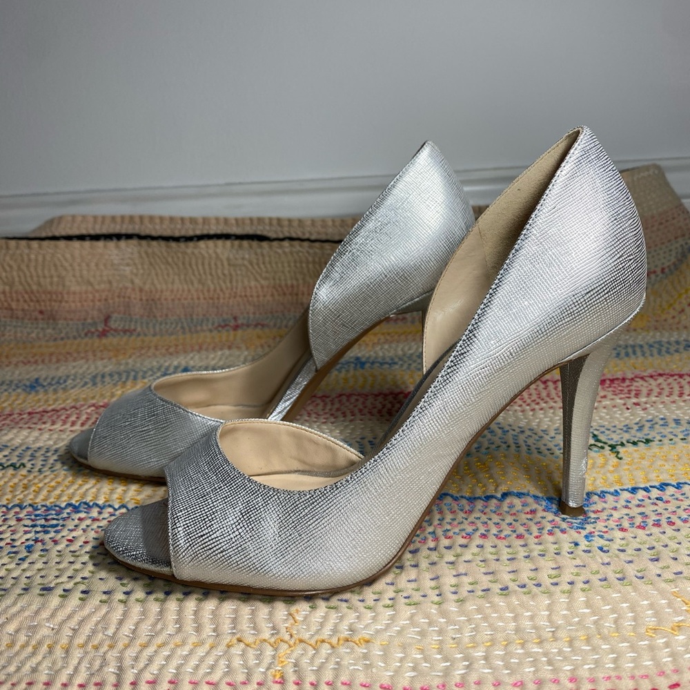 Nine West Metallic Silver Peep Toe Heels Size 7.5